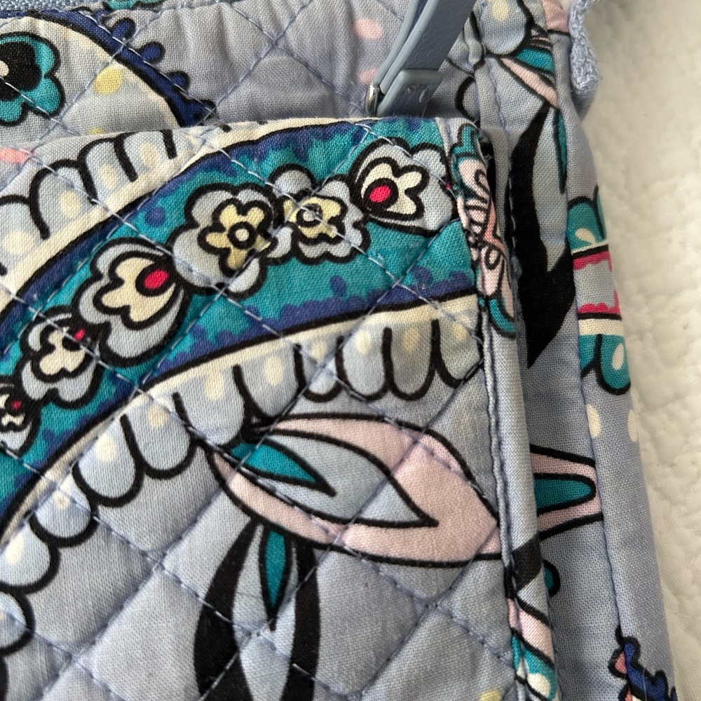 Vera Bradley RFID crossbody bag in Makani paisley pattern. Nice used shape! - Picture 4 of 15